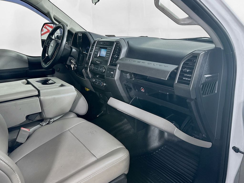 Used 2019 White Ford XL image 31