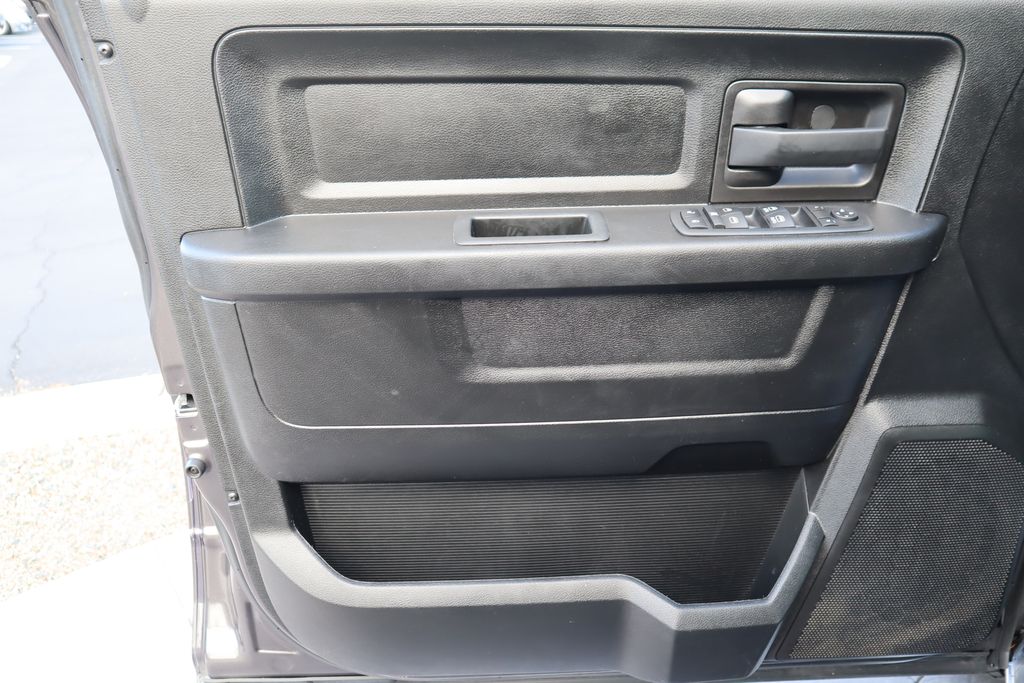 Thumbnail: 2020 RAM 1500 Classic - 23