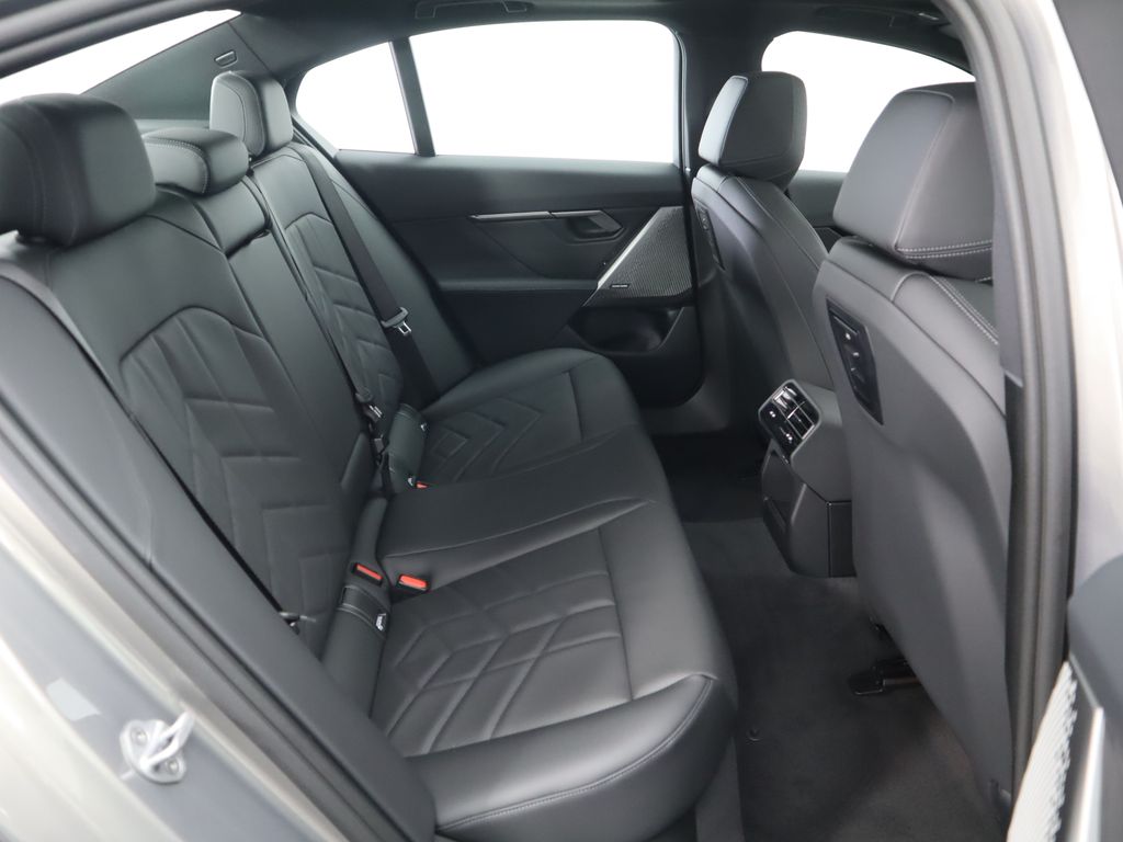 Thumbnail: 2025 BMW 5 Series - 23