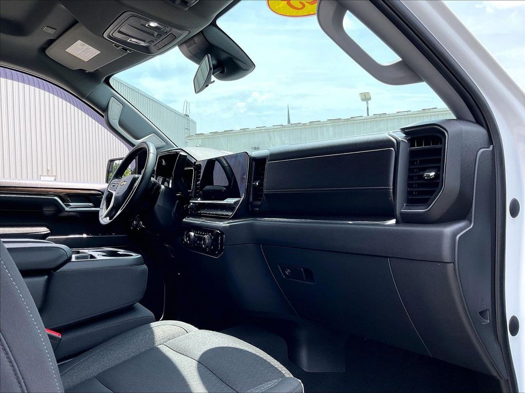 2023 Chevrolet Silverado 1500 — photo 14