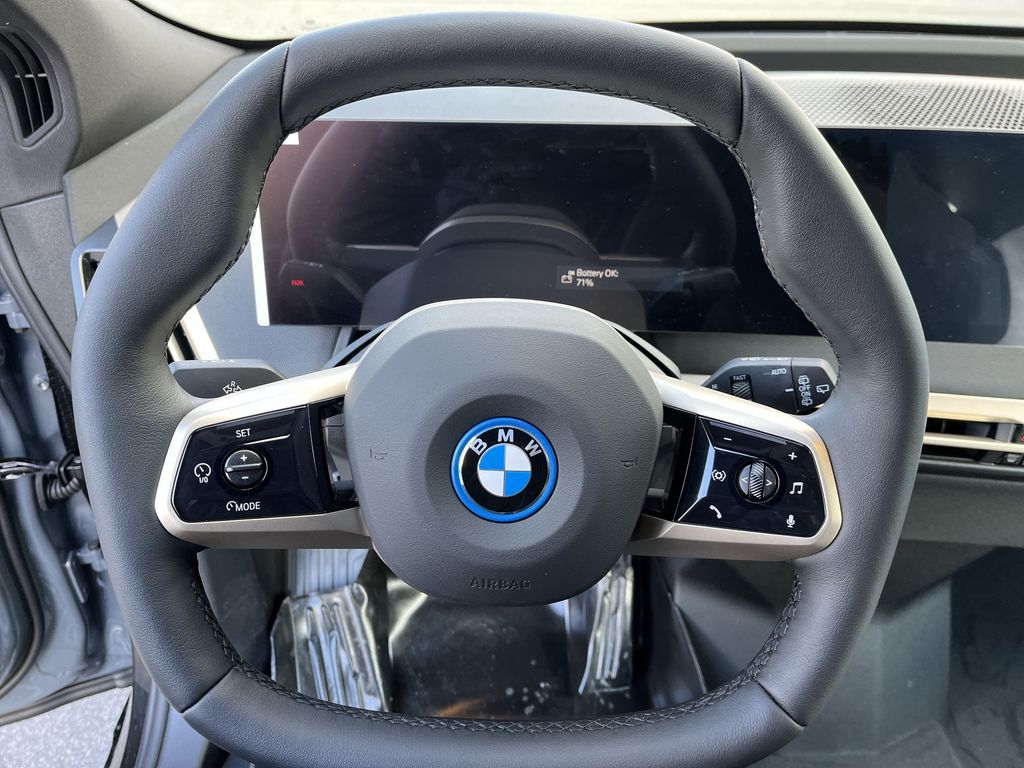 2025 BMW iX xDrive50 14