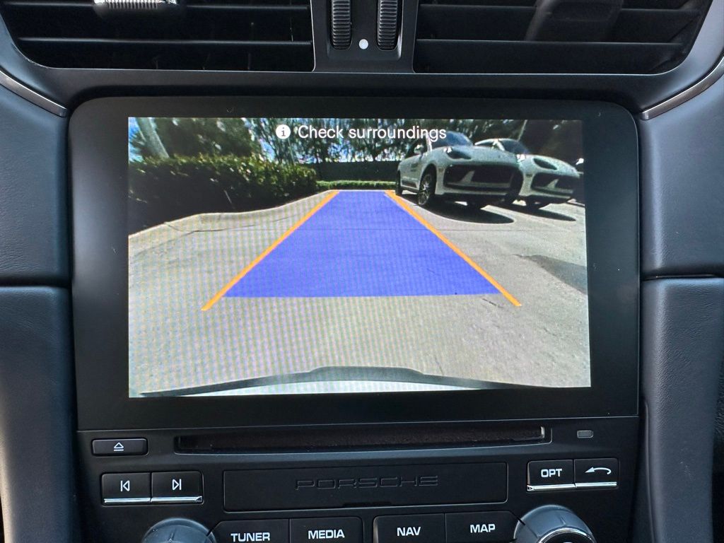 Thumbnail: 2018 Porsche 911 - 28