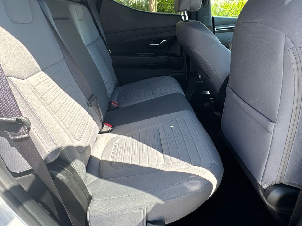 Used 2023 White Hyundai SEL image 15