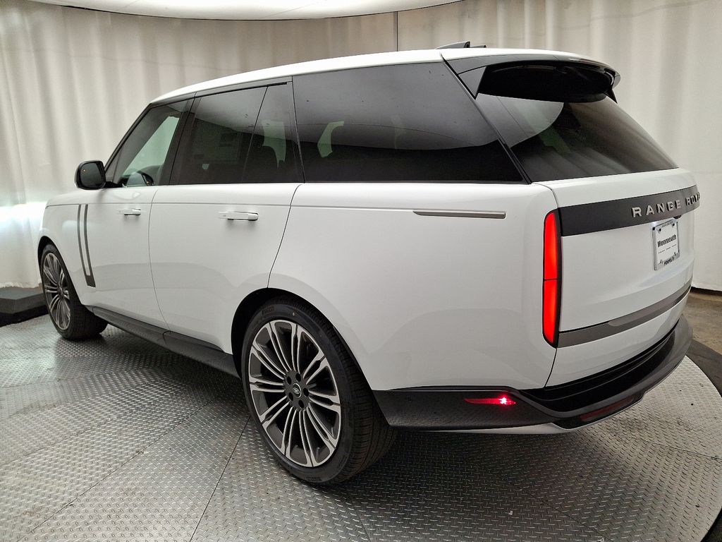 2025 Land Rover Range Rover SE 4