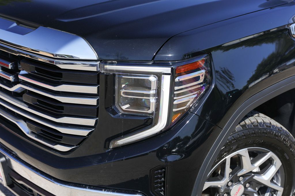 Used 2024 Black GMC SLT image 3