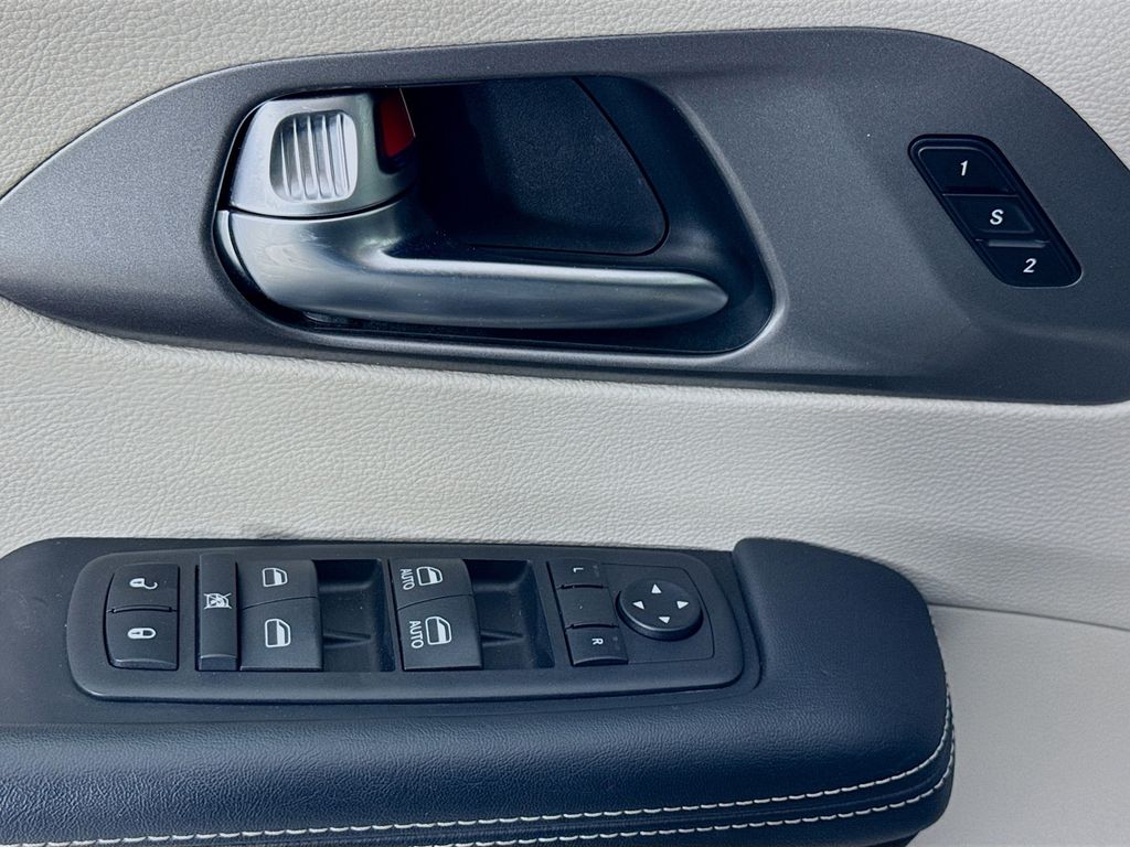 Used Car 2024 Chrysler Pacifica  Touring L For Sale Under $30,000 In Austin, Texas