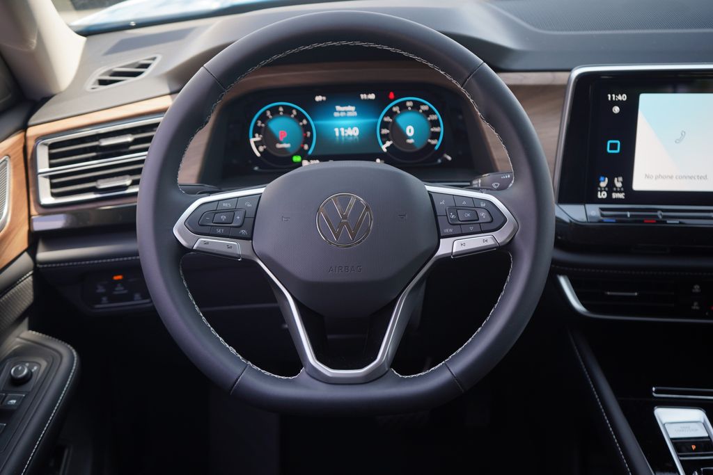 2025 Volkswagen Atlas SE 10