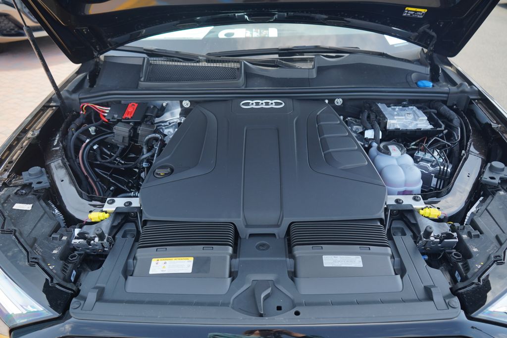 Thumbnail: 2025 Audi Q7 - 12