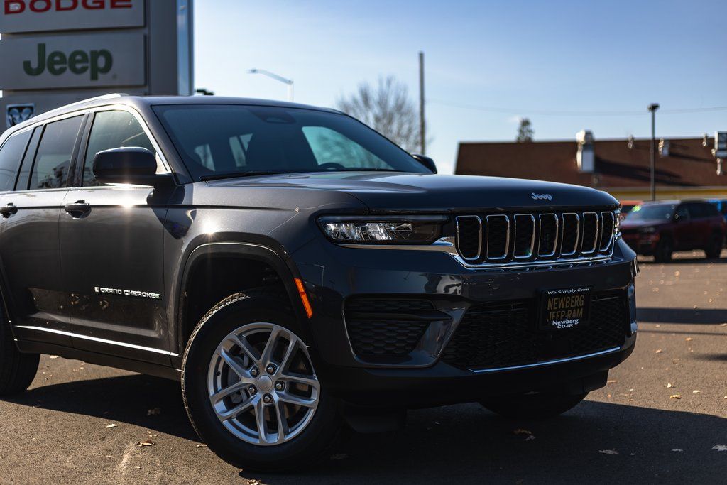 2025 Jeep Grand Cherokee Laredo X thumbnail 3