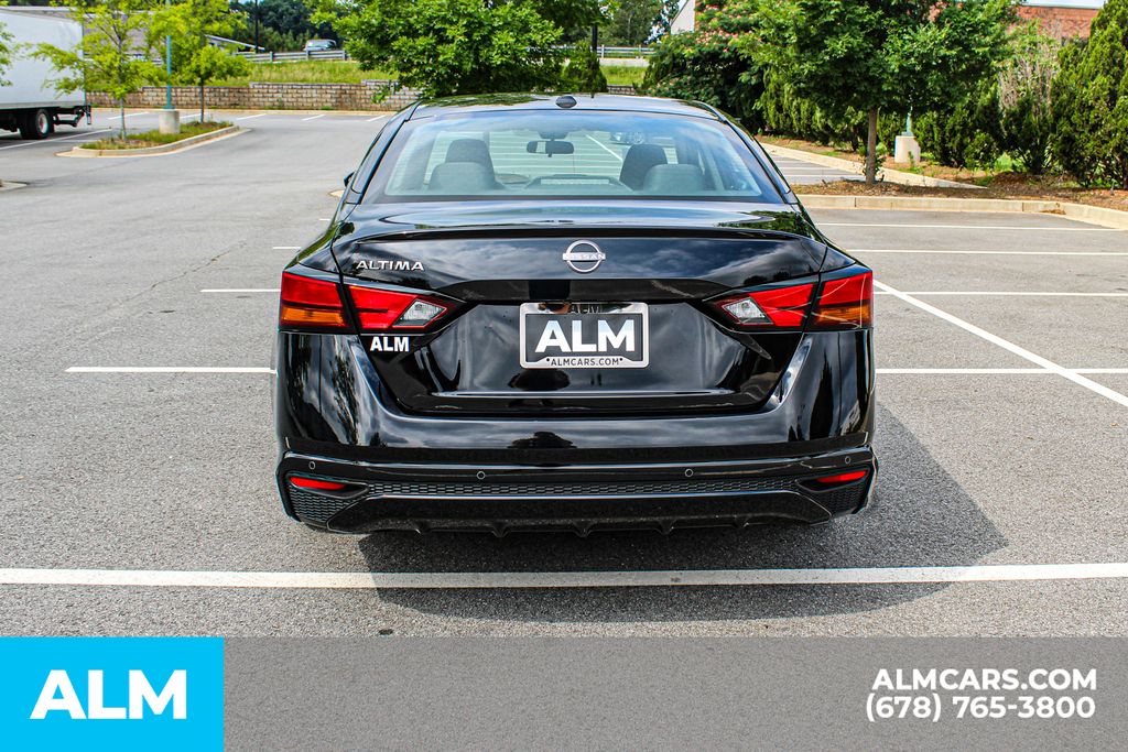 Used 2025 Black Nissan 2.5 SV image 11