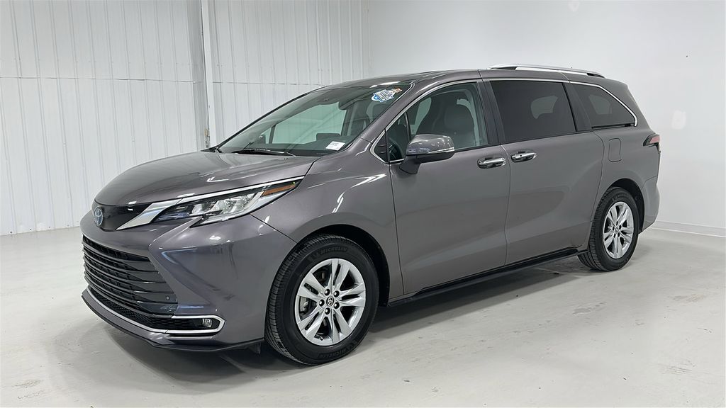 2023 Toyota Sienna Limited 7-Passenger FWD