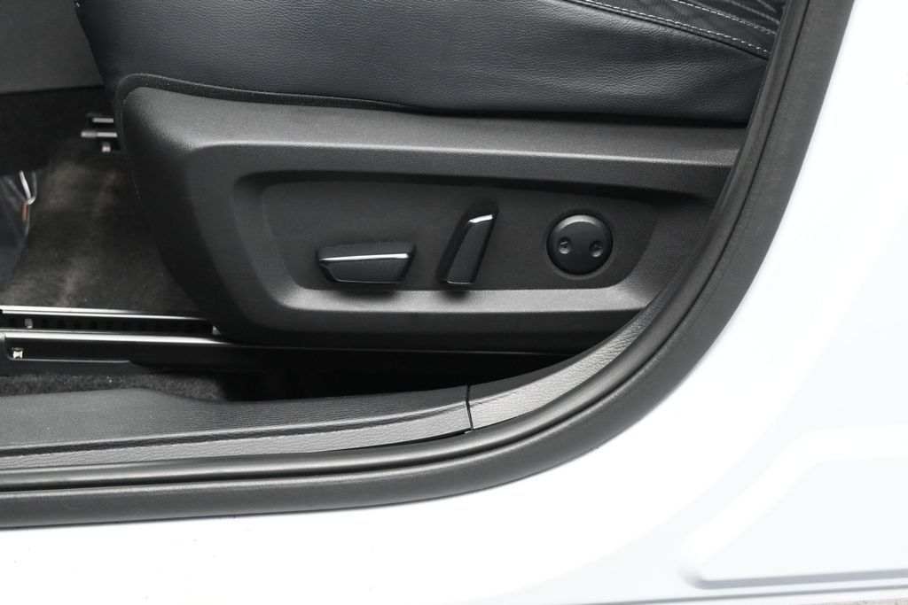 Used 2024 White Mitsubishi SEL image 12