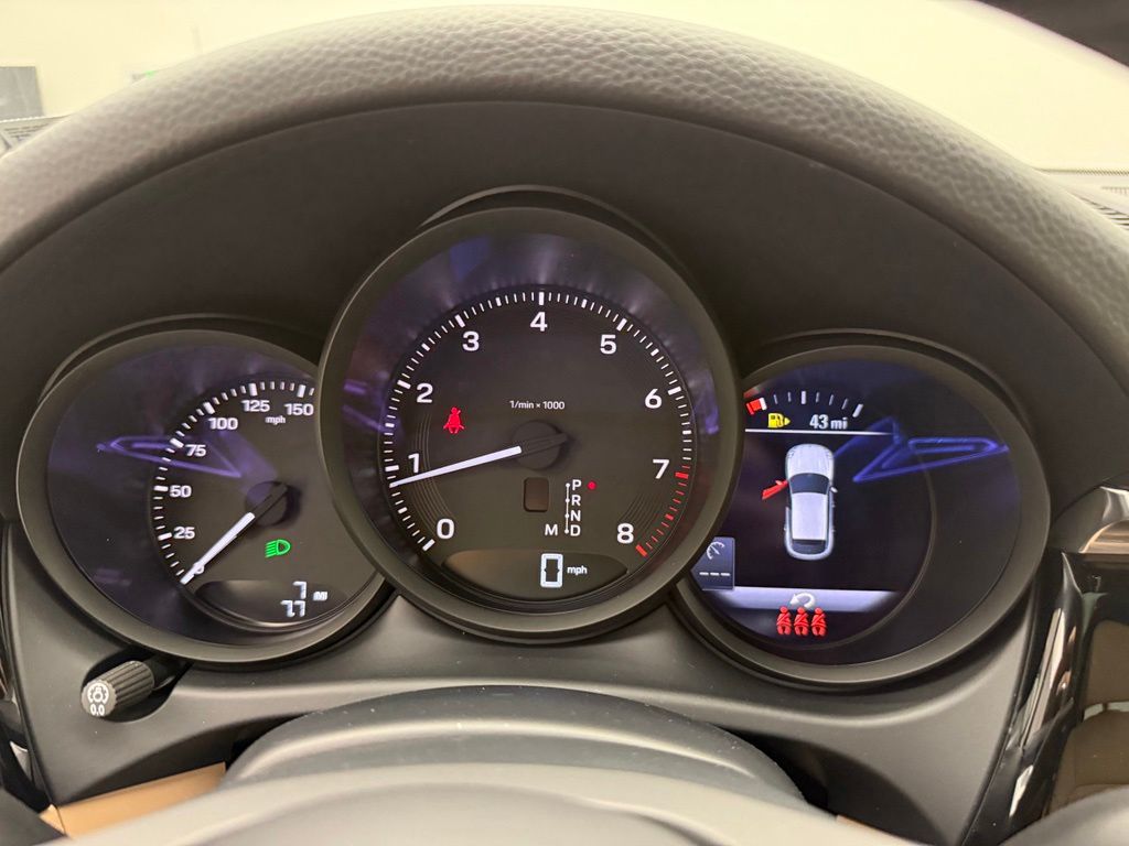 Thumbnail: 2026 Porsche Macan - 11