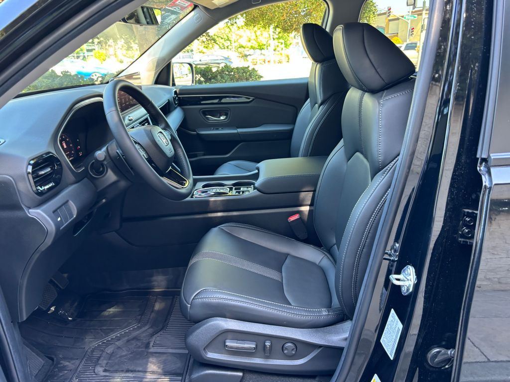 Thumbnail: 2026 Honda Pilot - 9