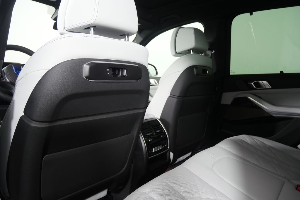 Thumbnail: 2026 BMW X5 - 17