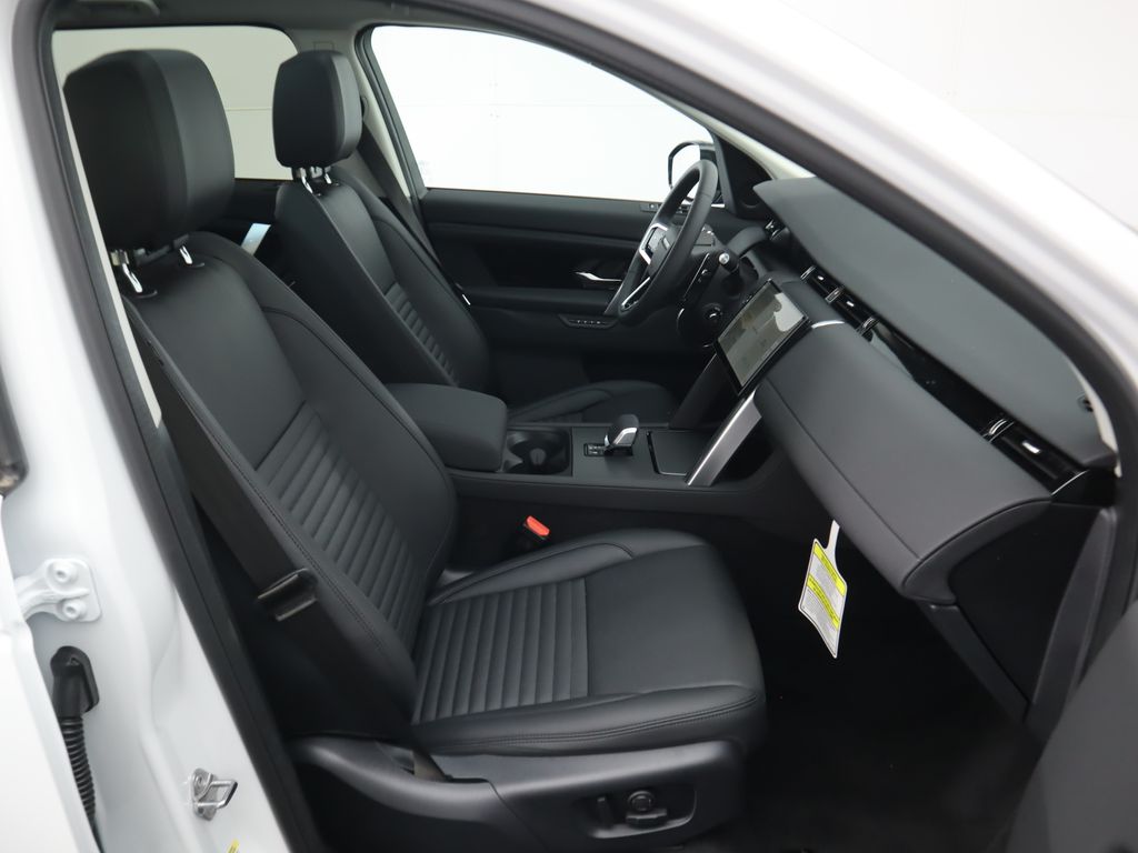 Thumbnail: 2024 Land Rover Discovery Sport - 21