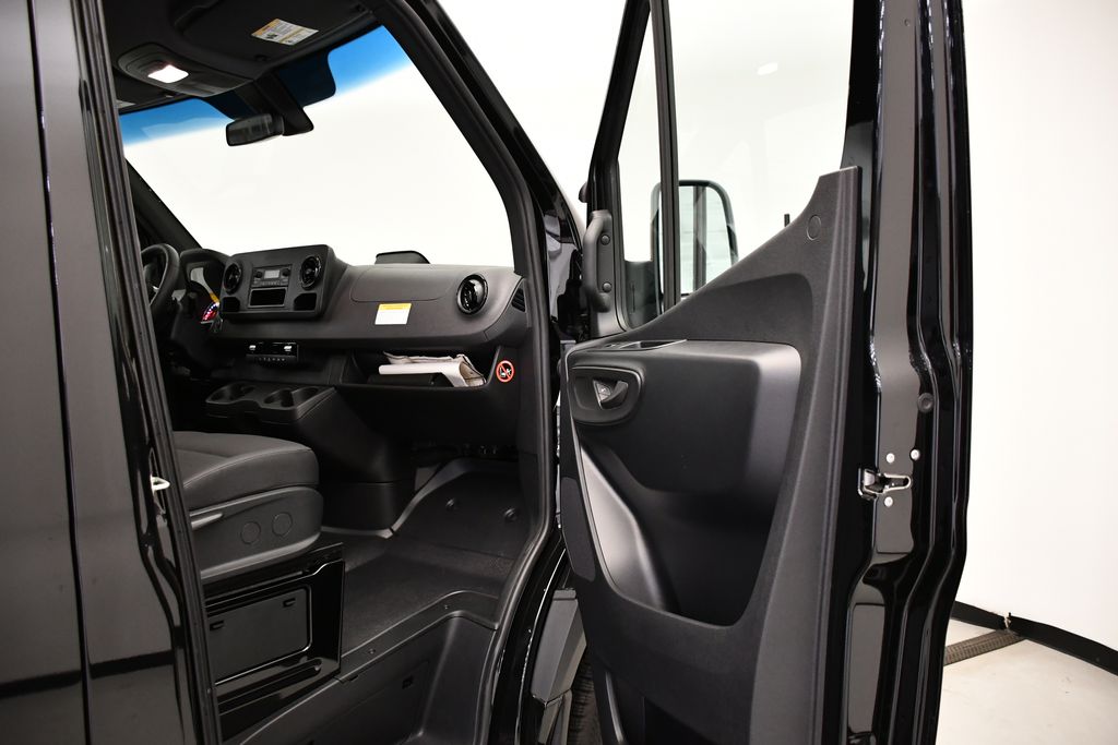 Thumbnail: 2025 Mercedes-Benz Sprinter - 29
