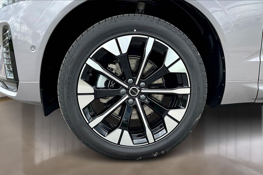 2026 Volvo XC60 Plus - Photo 2