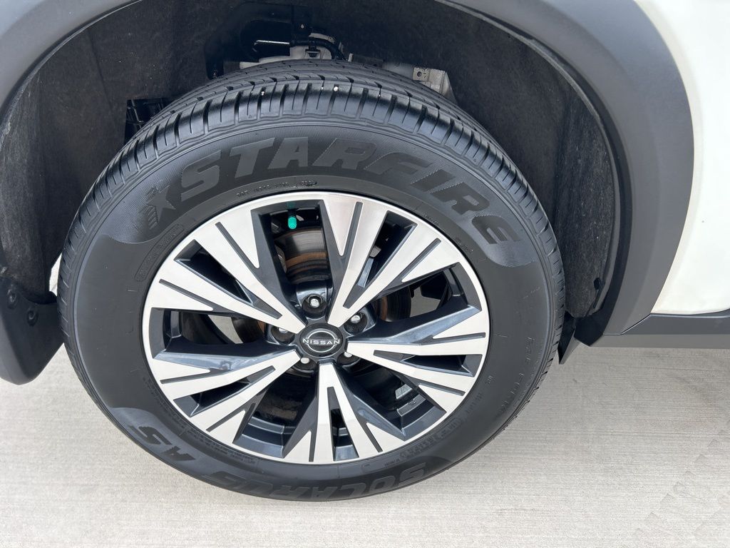 2023 Pearl White Tricoat Nissan Rogue SV FWD SUV