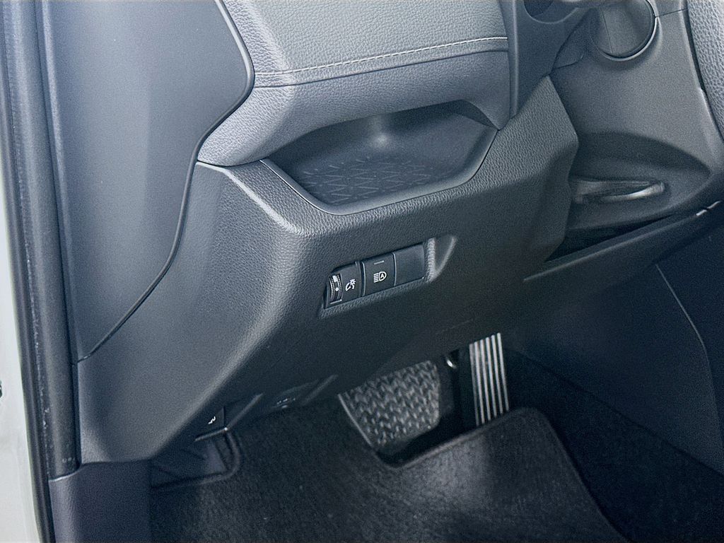 Thumbnail: 2025 Toyota RAV4 - 10