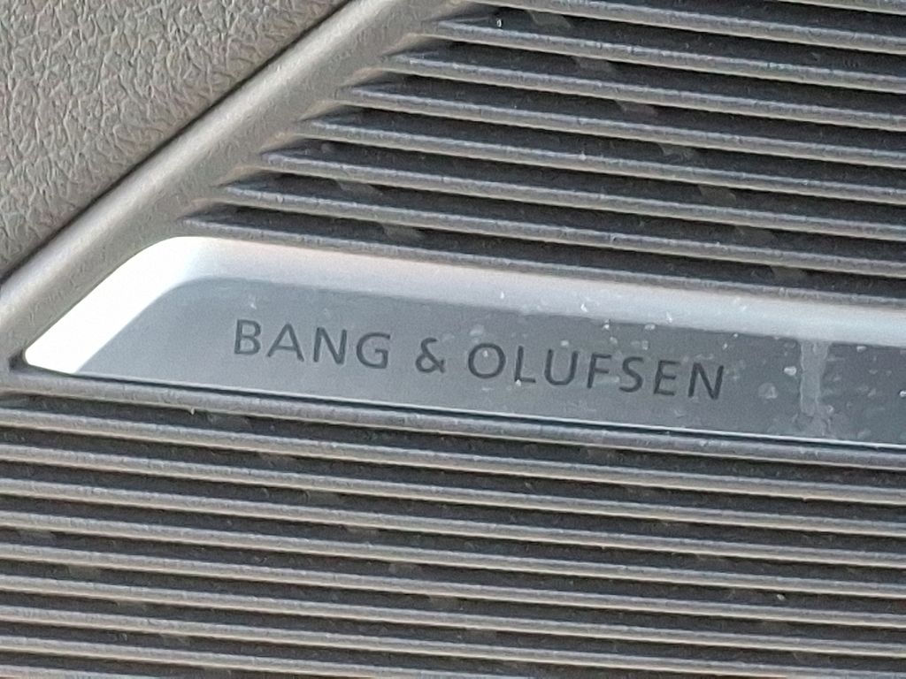 Thumbnail: 2022 Audi Q8 - 25