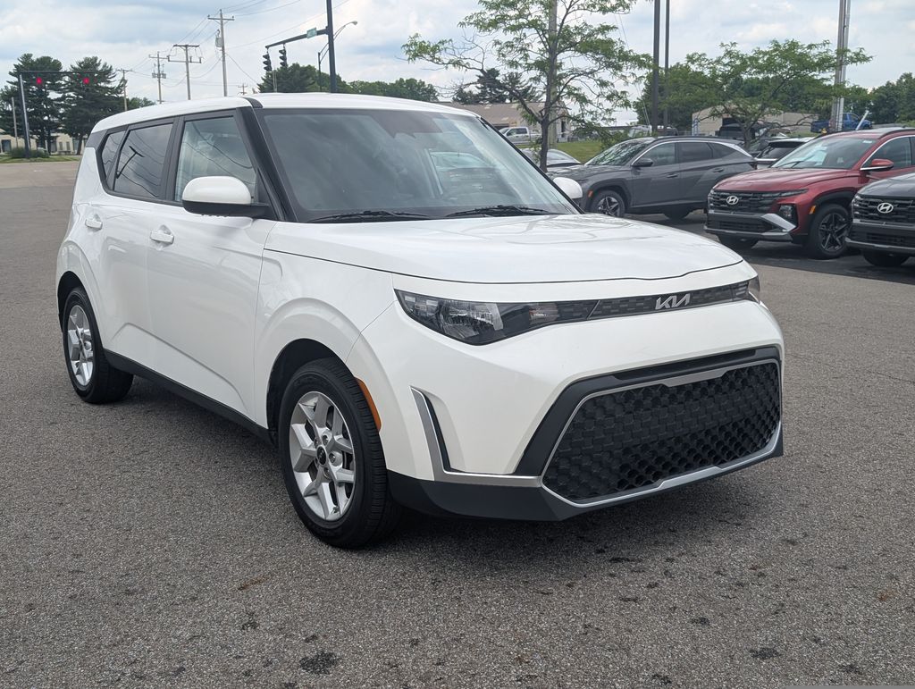 Snow White Pearl 2024 Kia Soul LX FWD SUV / Crossover Front-Wheel Drive Continuously Variable Transmission