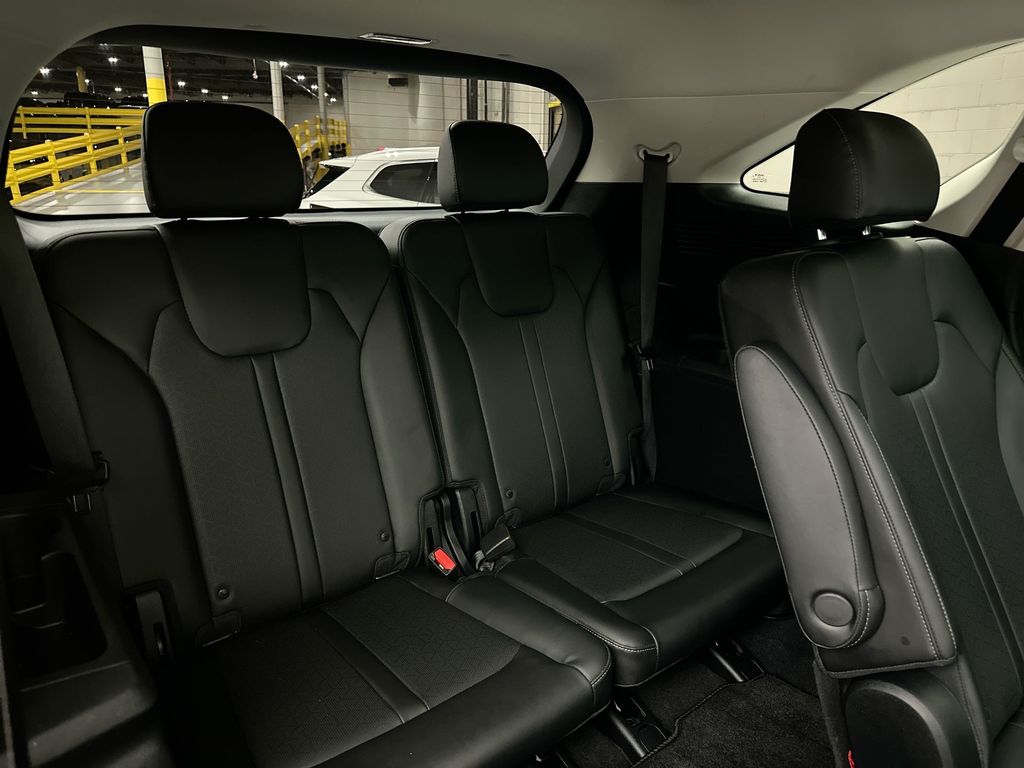 Thumbnail: 2023 Kia Sorento - 8