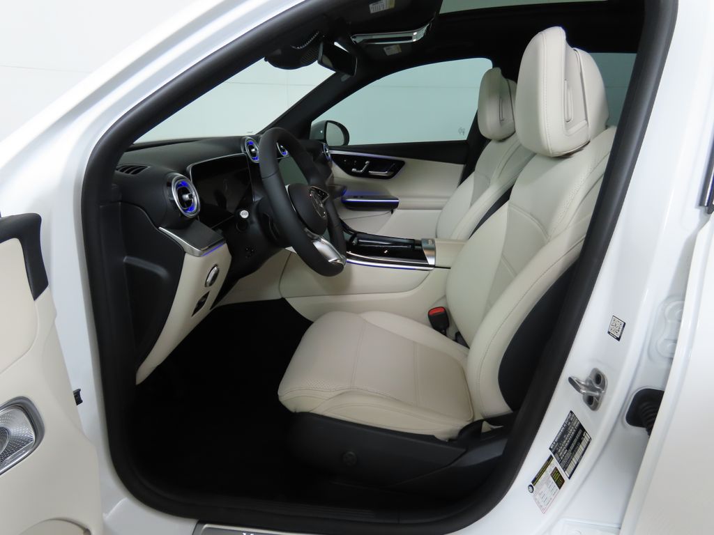 2025 Mercedes-Benz GLC 300 20