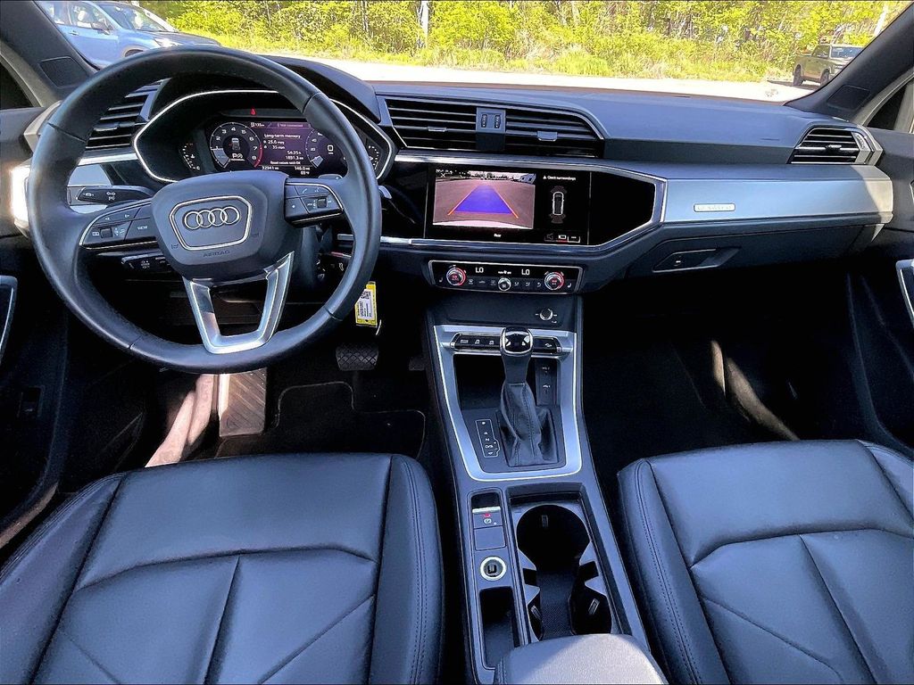 2025 Audi Q3 — photo 18