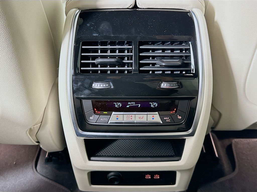 Thumbnail: 2026 BMW X7 - 18