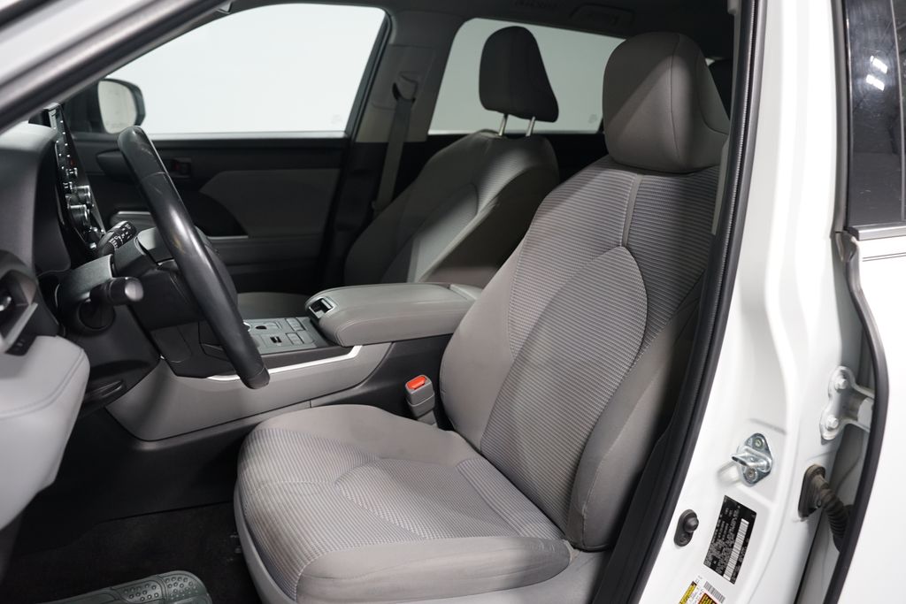 Thumbnail: 2022 Toyota Highlander - 6