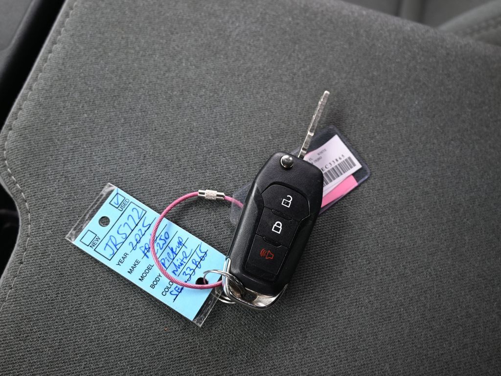 Used 2025 Oxford White Ford XLT image 19