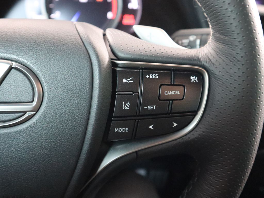 Thumbnail: 2019 Lexus ES - 12