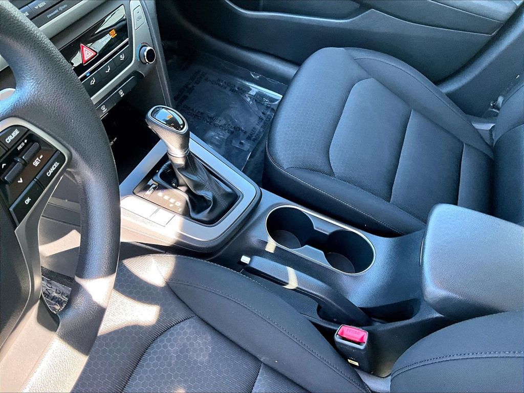 2018 Hyundai Elantra — photo 20