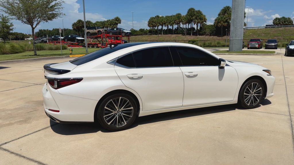 Thumbnail: 2023 Lexus ES - 9