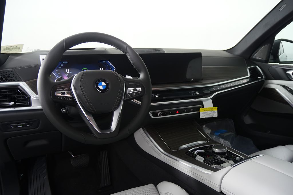 Thumbnail: 2026 BMW X5 - 17