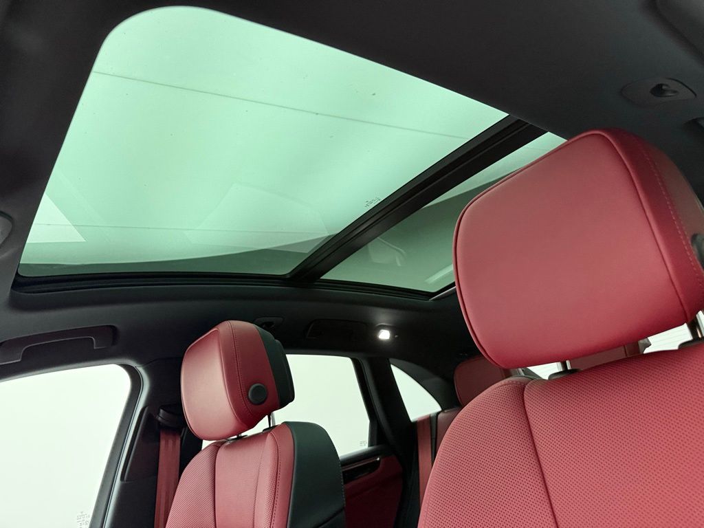 Thumbnail: 2026 Porsche Macan - 22