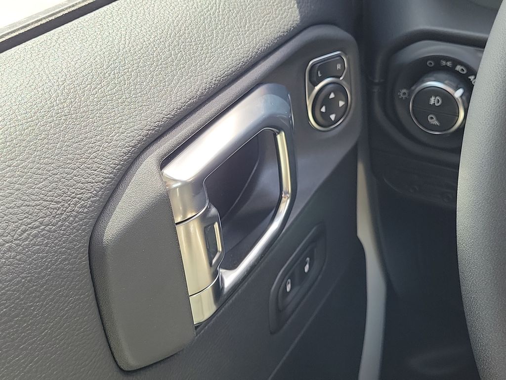 New 2026 White Jeep Mojave image 27