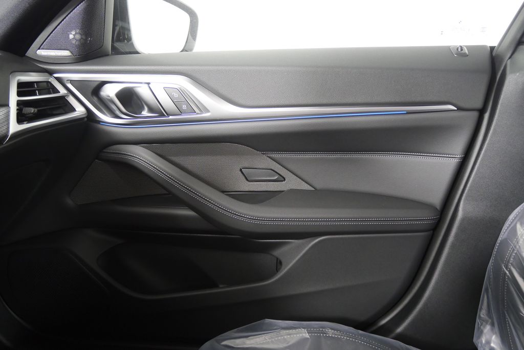 Thumbnail: 2025 BMW i4 - 22