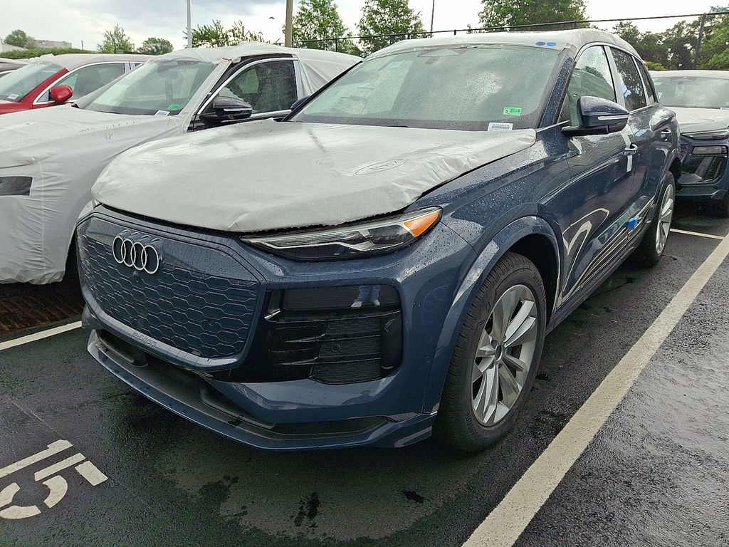 2025 Audi e-tron Premium Hero Image