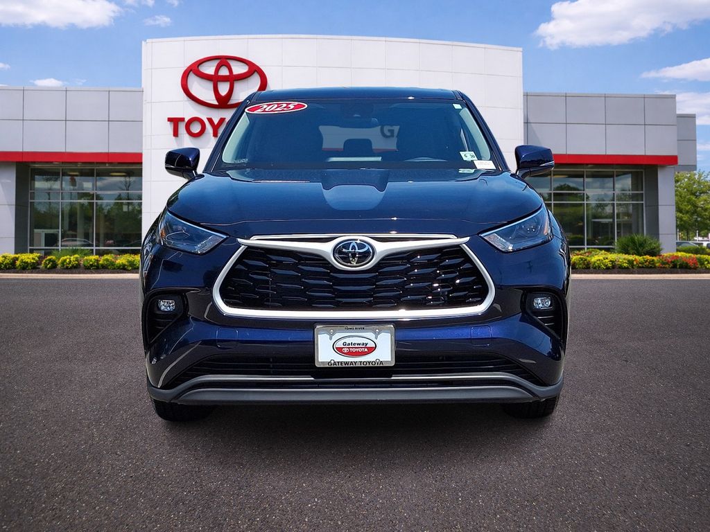 Thumbnail: 2025 Toyota Highlander - 2