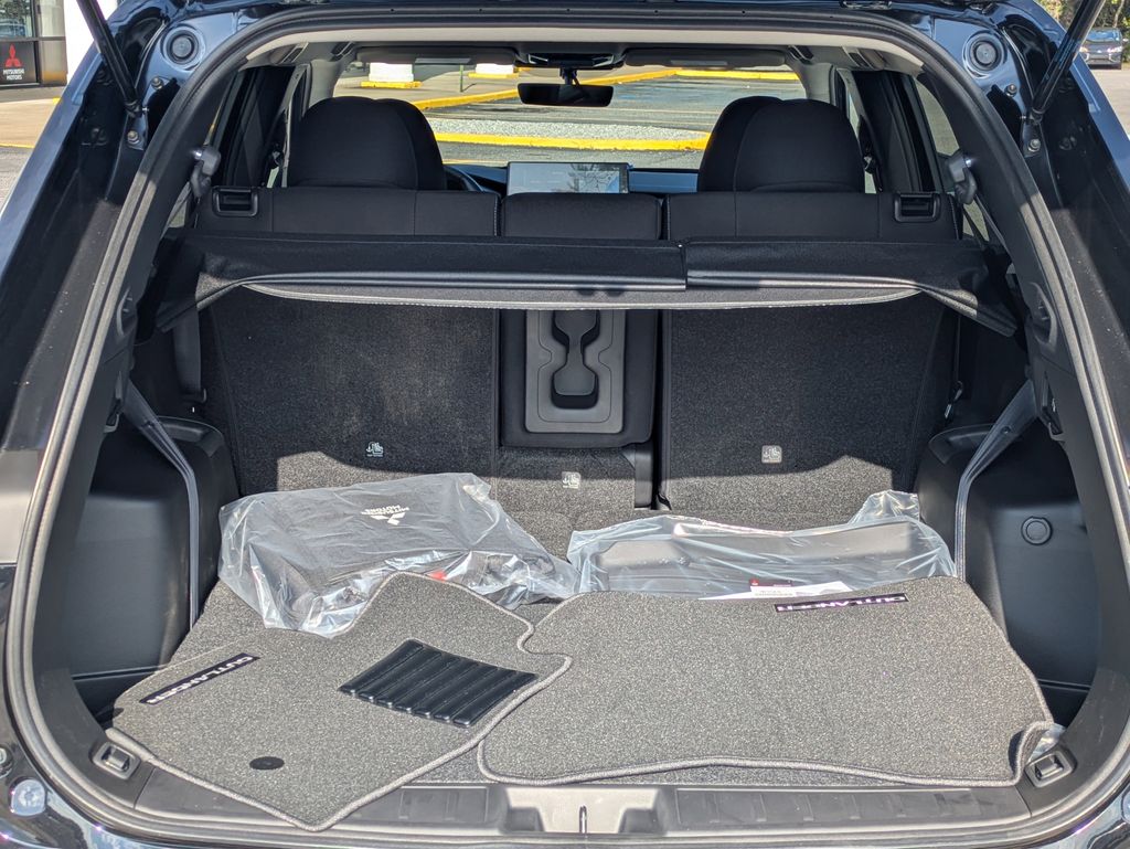 2025 Mitsubishi Outlander Plug-in Hybrid SE - Photo 12
