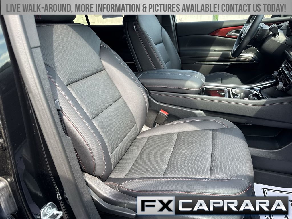Used 2025 Chevrolet Traverse SUV
