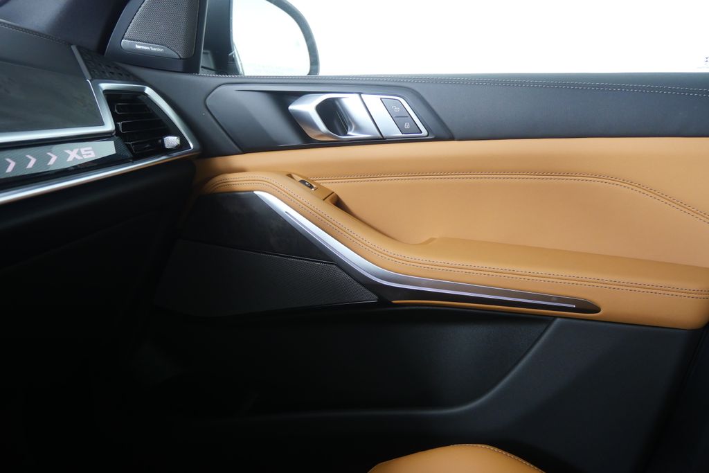 Thumbnail: 2026 BMW X5 - 25