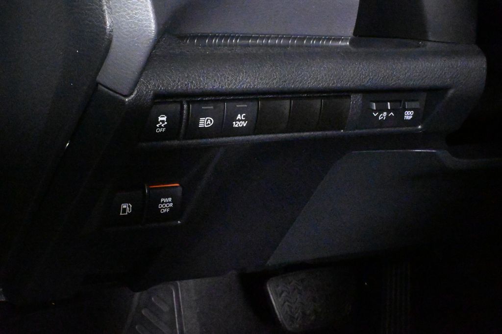 Thumbnail: 2021 Toyota Sienna - 27