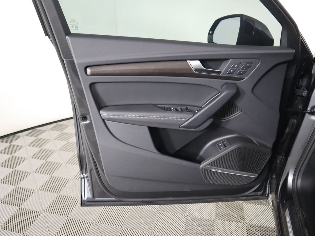 2025 Audi Q5  26