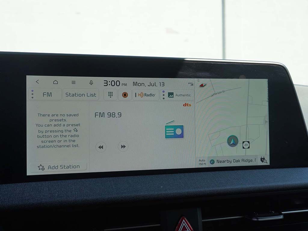 Used 2024 White Kia Wind image 47