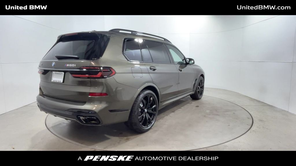 2025 BMW X7 M60i 8