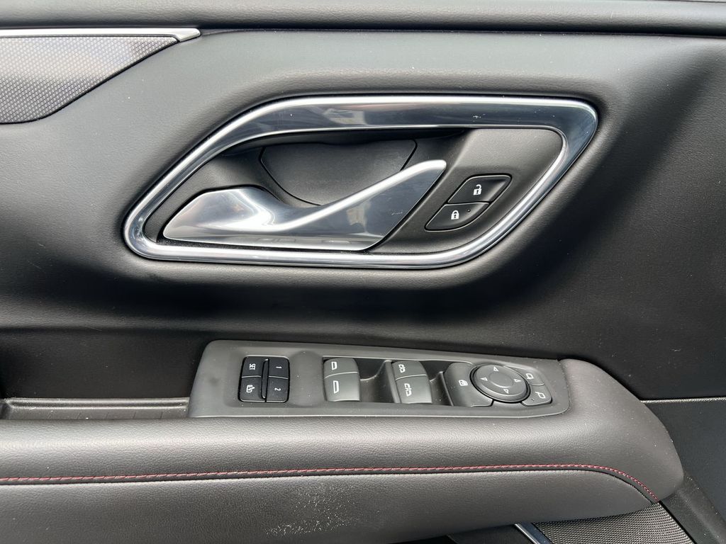 2023 Chevrolet Suburban RST photo
