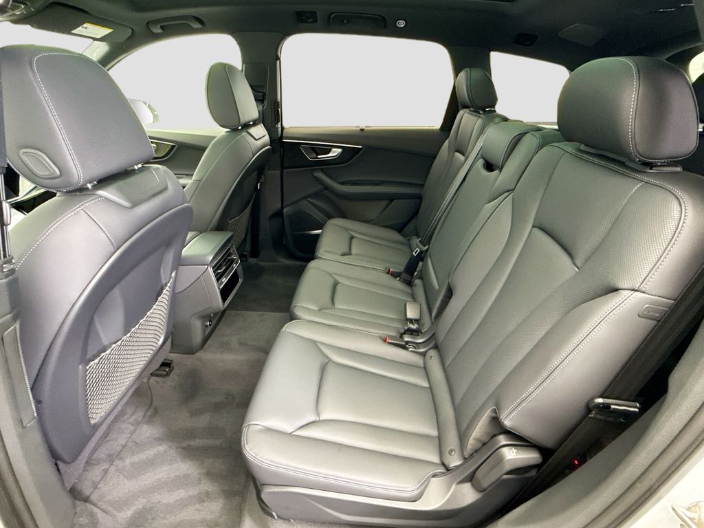 Thumbnail: 2026 Audi Q7 - 21